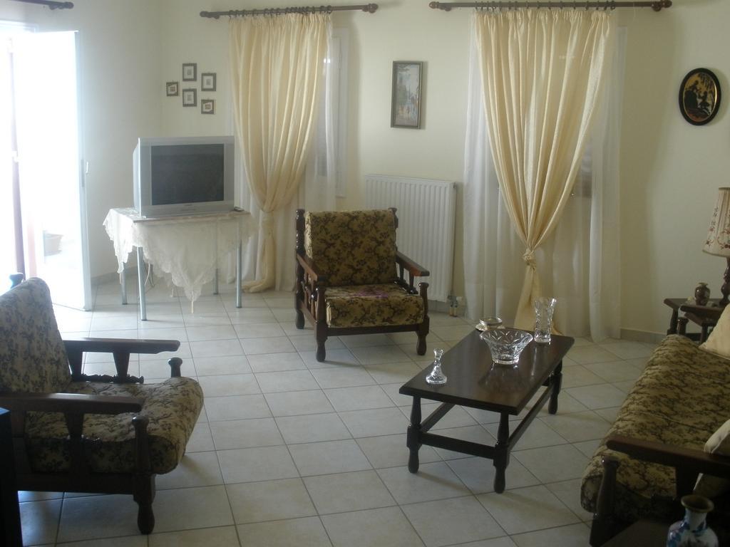 Pension Lagoudera Naxos City Room photo
